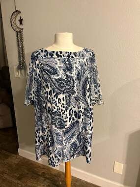 Simonton Says Plus 3X Blue White Paisley Leopard Print Flutter Sleeve Blouse